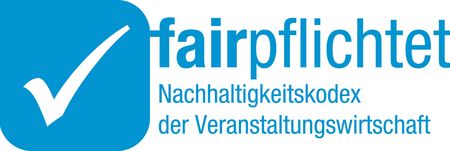 Das blaue Logo von fairpflichtet mit dem Schriftzug "Nachhaltigkeitskodex der Veranstaltungswirtschaft".